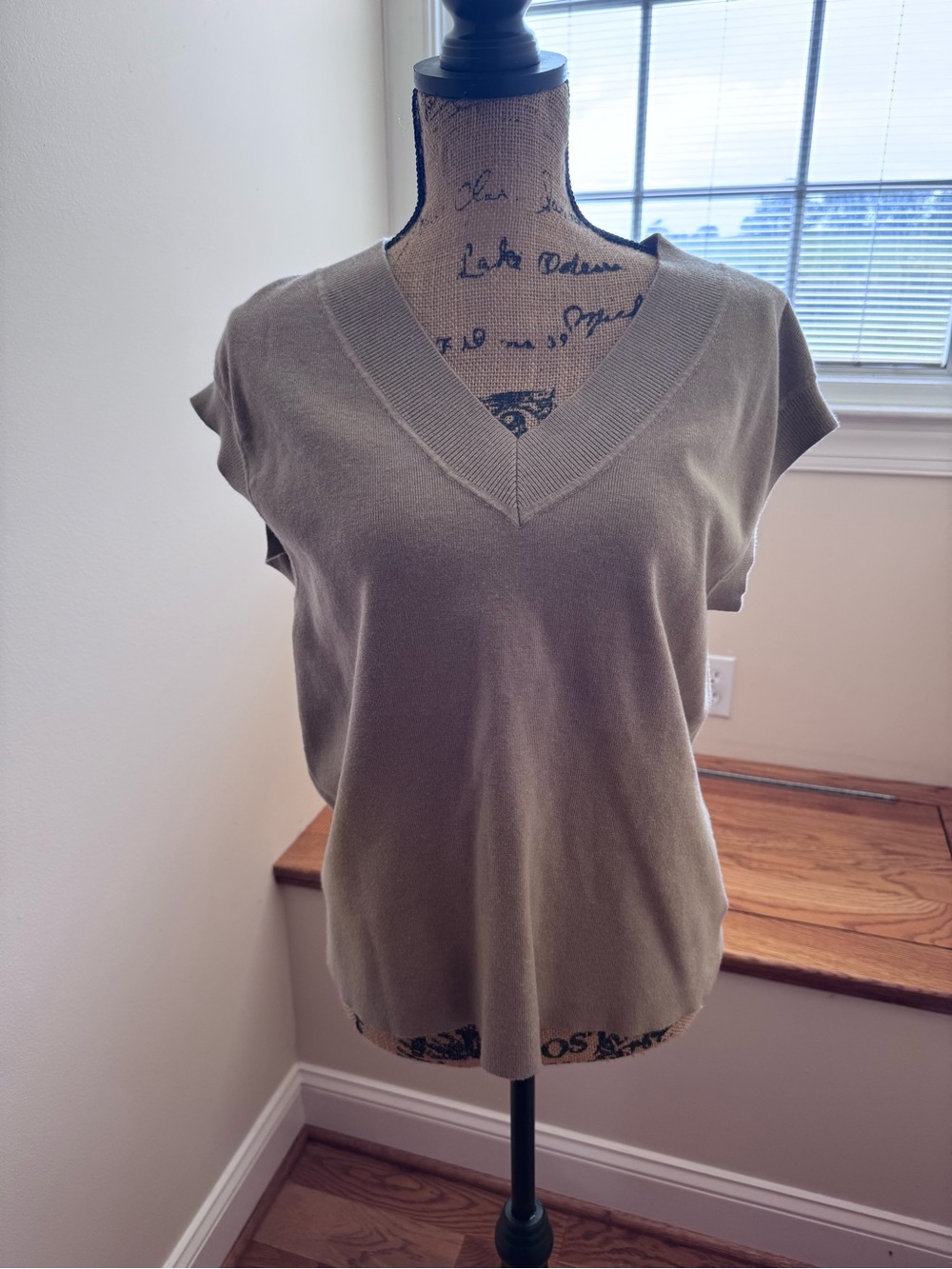 Women's V-Neck Sleeveless Knit Top in Taupe